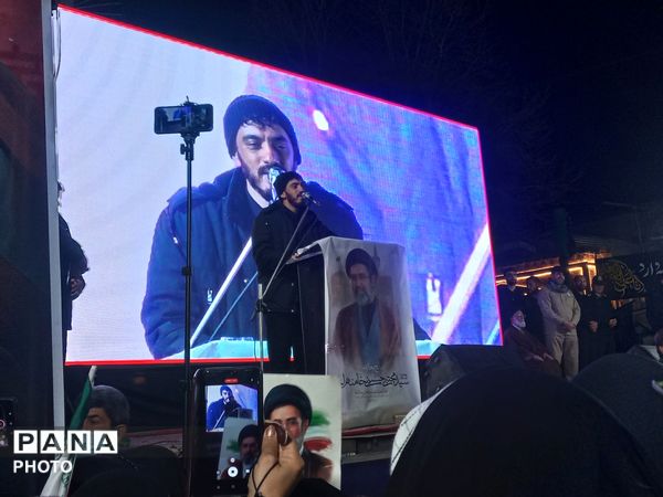 پیمان دوباره با رهبری با نوای رسای مهدی رسولی در آیین تجدید بیعت 