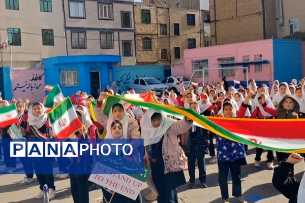  آیین گرامیداشت انقلاب اسلامی در مدارس رباط‌کریم