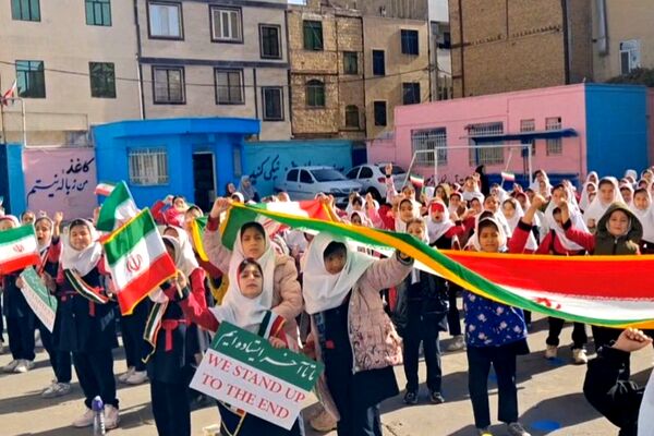  آیین گرامیداشت انقلاب اسلامی در مدارس رباط‌کریم