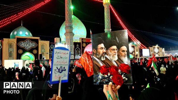 بیعت مردم با آقای شهید ایران 