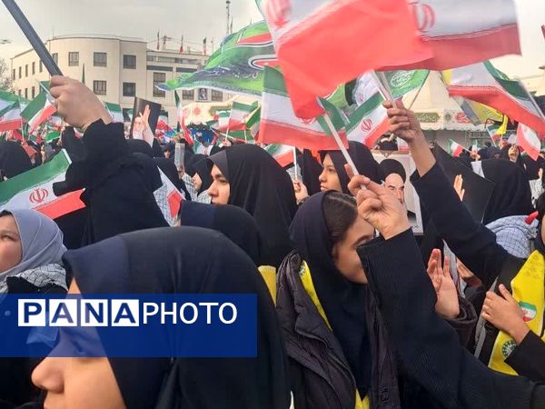 حضور دانش آموزان دبیرستان علی افشارنژاد در گردهمایی میدان شهدا و گلبانک انقلاب