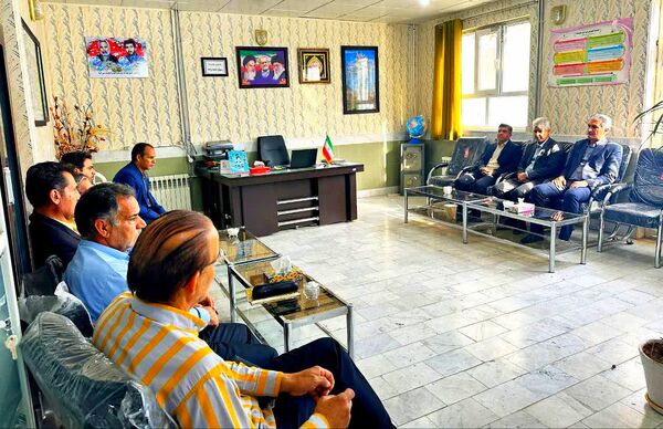 حضور مدیر آموزش و پرورش کاشمر در دبیرستان پسرانه میثاق