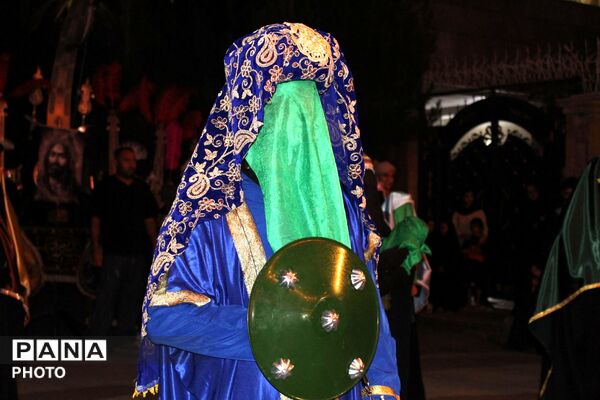 شب اول محرم با عزاداری پرشور و اجرای تئاتر آیینی