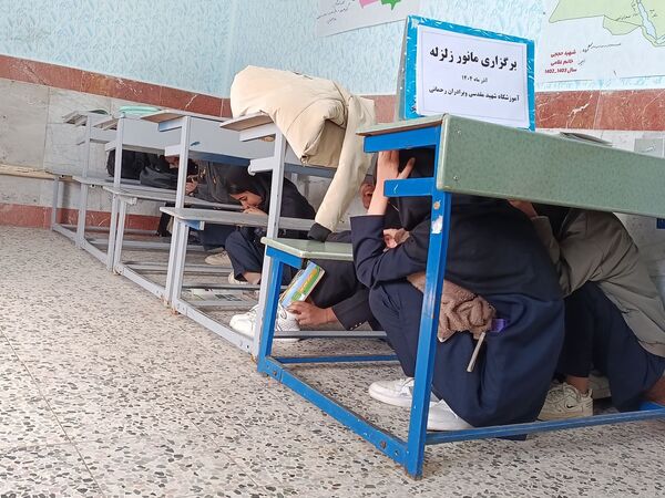مانور زلزله و ایمنی سازی در مدرسه برادران رحمانی خلیل آباد