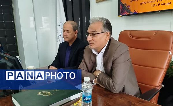  شورای دانش‌آموزی پل ارتباطی مؤثر میان دانش‌آموزان و مدیران