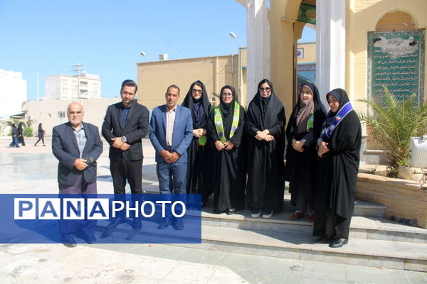 تجدید میثاق مدیر سازمان دانش آموزی استان بوشهر با شهدا