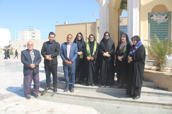 تجدید میثاق مدیر سازمان دانش آموزی استان بوشهر با شهدا