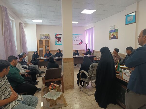 دیدار مدیر جدید آموزش و پرورش گناباد با جمعی از دانش‌آموزان