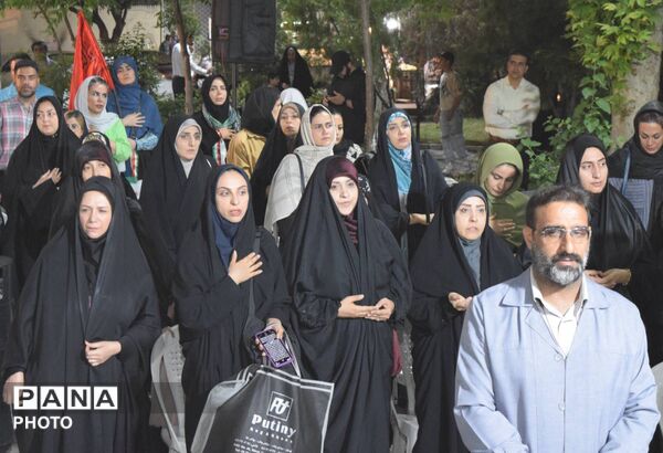وداع با دوران ابتدایی؛ جشن فارغ‌التحصیلی ششم‌دختران «شیخ مفید» در منطقه ۱۴