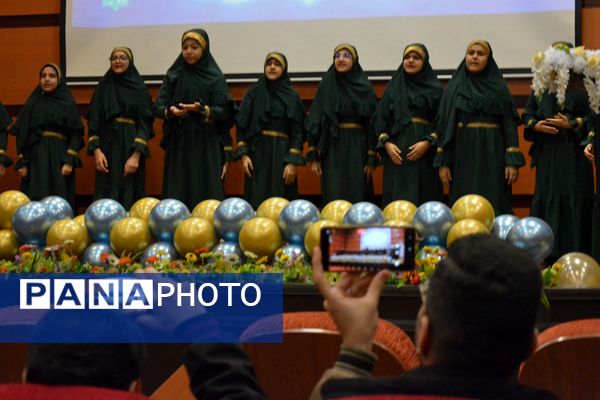 آیین تجلیل از برگزیدگان حوزه مشاوره و پیشگیری از آسیب‌های اجتماعی بهارستان‌دو