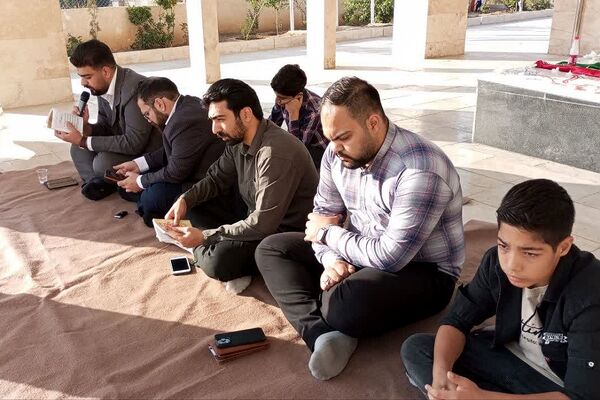 غبارروبی مزار شهدای گمنام در رودهن 
