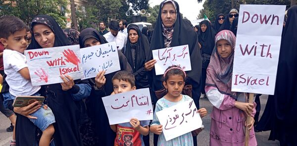  حضور بی نظیر مردن نیشابور در راهپیمایی بر علیه حمله رژیم صهیونسیتی