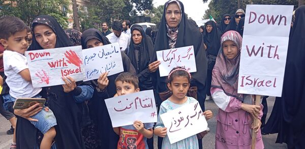  حضور بی نظیر مردن نیشابور در راهپیمایی بر علیه حمله رژیم صهیونسیتی