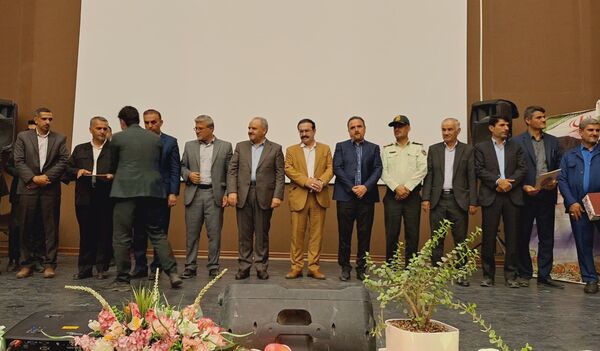 جشنی به پاس قدردانی از معلمان در لردگان