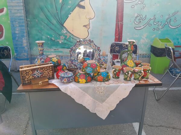 نمایشگاه کارآفرینی دانش‌آموزان دبیرستان حجاب شهرستان ورامین