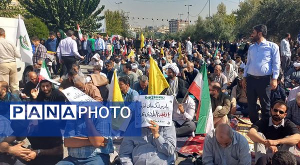 برگزاری نماز جمعه نصر به امامت رهبر معظم انقلاب اسلامی 