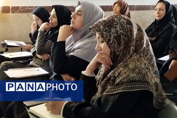 برگزاری مینی دوره هوش مصنوعی در دبیرستان حکمت بهارستان‌دو