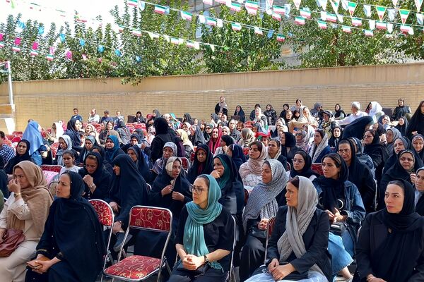 برگزاری نخستین جلسه مجمع عمومی انجمن اولیا و مربیان در دبیرستان نمونه‌دولتی ولایت بهارستان‌دو