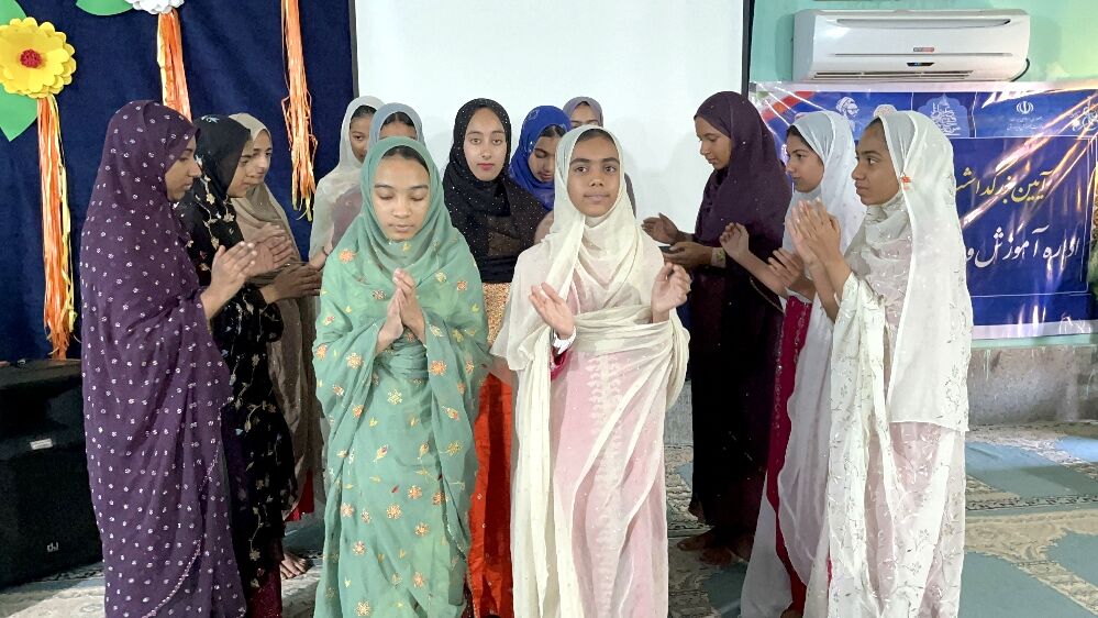 مراسم بزرگداشت مقام معلم در جزیره هرمز