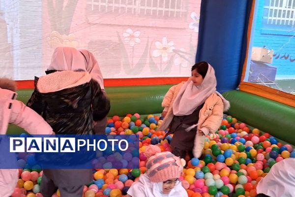 شهربازی مدرسه‌ای در دبستان عمار رباط‌کریم