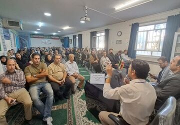 نخستین دیدار اولیا و مربیان در دبیرستان هیأت امنایی البرز