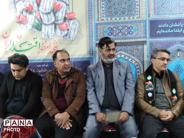 خدمت رسانی اعضای سازمان دانش‌آموزی استان سمنان به مردم در قالب پویش راویان و پیشتازان فتح