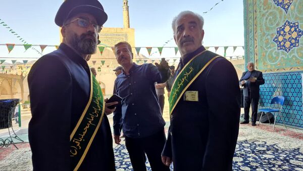 مراسم غبارروبی ضریح مطهر حضرت سلطانعلی(ع) همزمان با میلاد پیامبر(ص) و امام صادق(ع) در مشهد اردهال