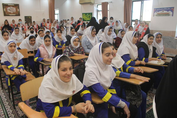 سپاس مربی در دبستان امید انقلاب بوشهر