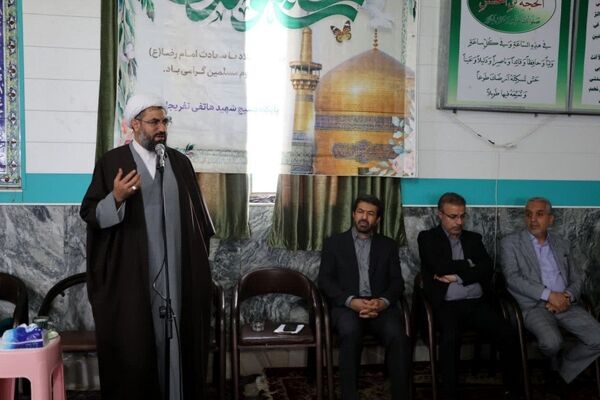 همه ما در شرایط امروز باید کنار هم باشیم و با وحدت از مشکلات عبور کنیم