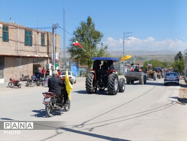 رژه تراکتورسواران در مانه؛ ارج نهادن به مقام شهدای میناب در چهلمین روز شهادتشان
