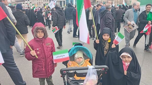 حضور پر شور مردم مشهد در راهپیمایی ۲۲ بهمن