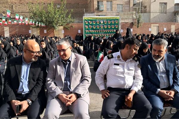 آغاز سال تحصیلی در دبیرستان بانو عفت آهنگری ناحیه یک شهرری