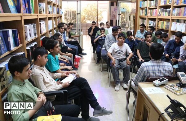 اردوی کتاب‌خوانی دانش‌آموزان یزدی در قم؛ تجربه‌ای برای آشنایی با راه کتاب