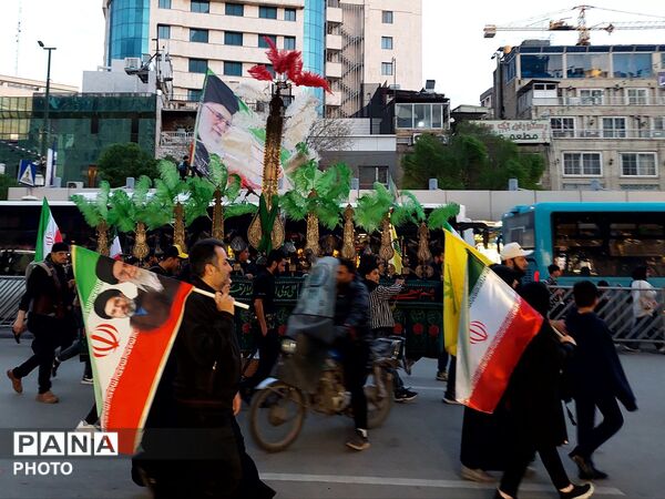 حضوری از جنس نور در چهلم رهبر انقلاب