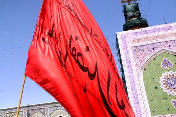 حرم مطهر رضوی غرق در ماتم اباعبدالله الحسین(ع)