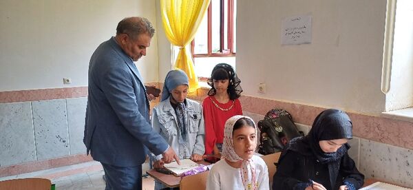 بازدید مسئولان اداره آموزش و پرورش شهرستان شیروان از کلاس‌های اوقات فراغت کانون سمیه
