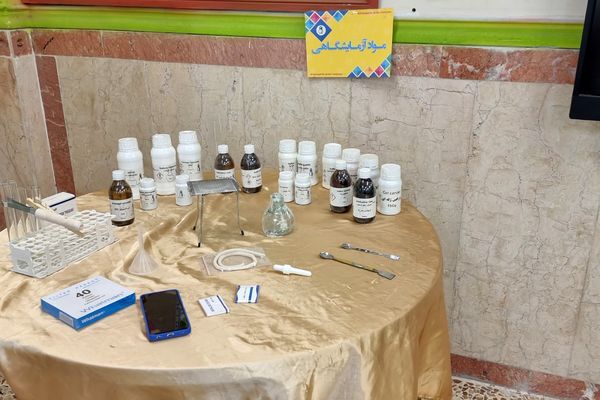 برپایی نمایشگاه صنایع آموزشی و فناوری‌های نوین در دبستان علوی 