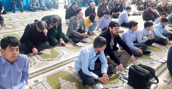 حضور دانش‌آموزان و برپایی میز خدمت در نماز جمعه این هفته آشخانه 