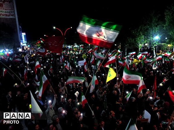 صدای ایستادگی در شب‌های خیابان