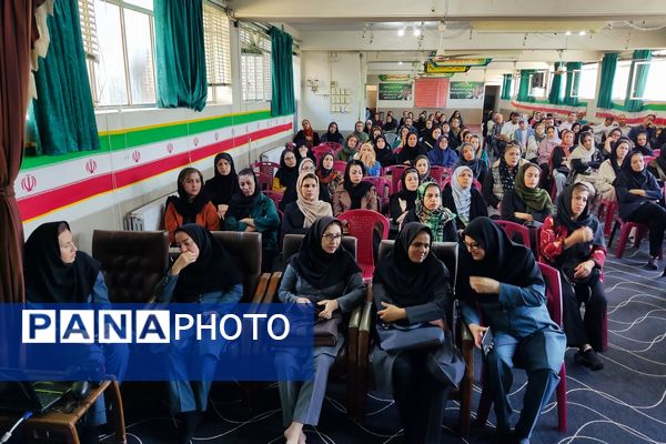 انتخابات انجمن اولیا و مربیان در دبیرستان دخترانه گراشی ناحیه۳