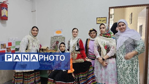 بازدید مسئول پژوهش‌سرای دکتر حسابی از دستاوردهای دانش‌آموزان مدرسه شاهد شهید نوری