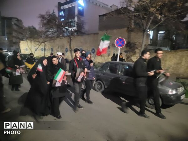 اجتماع دانش‌آموزان و فرهنگیان در هنرستان قندی