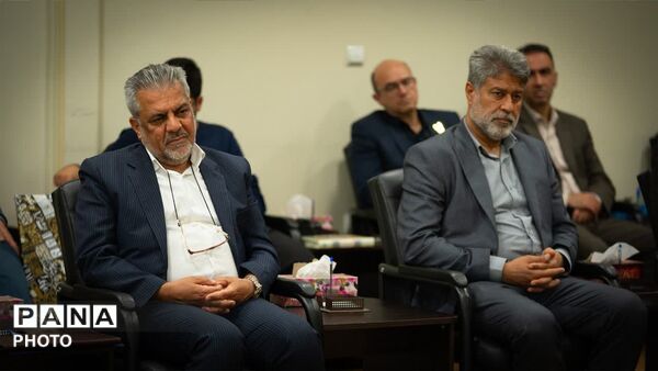 بیعت  اعضای شورای دانشگاه آزاد اسلامی استان البرز با سومین رهبر انقلاب اسلامی