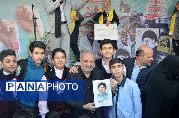 راهپیمائی باشکوه 13 آبان در تهران