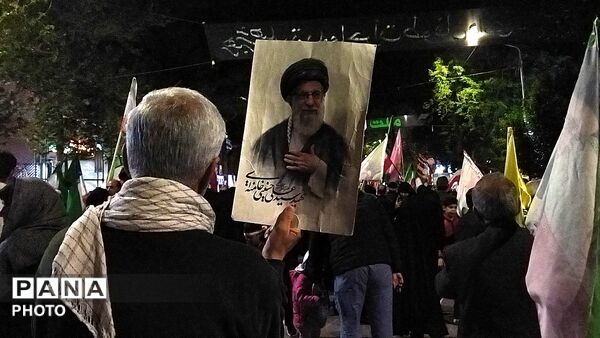 دختران نیشابوری در صف اول تجمعات-۲