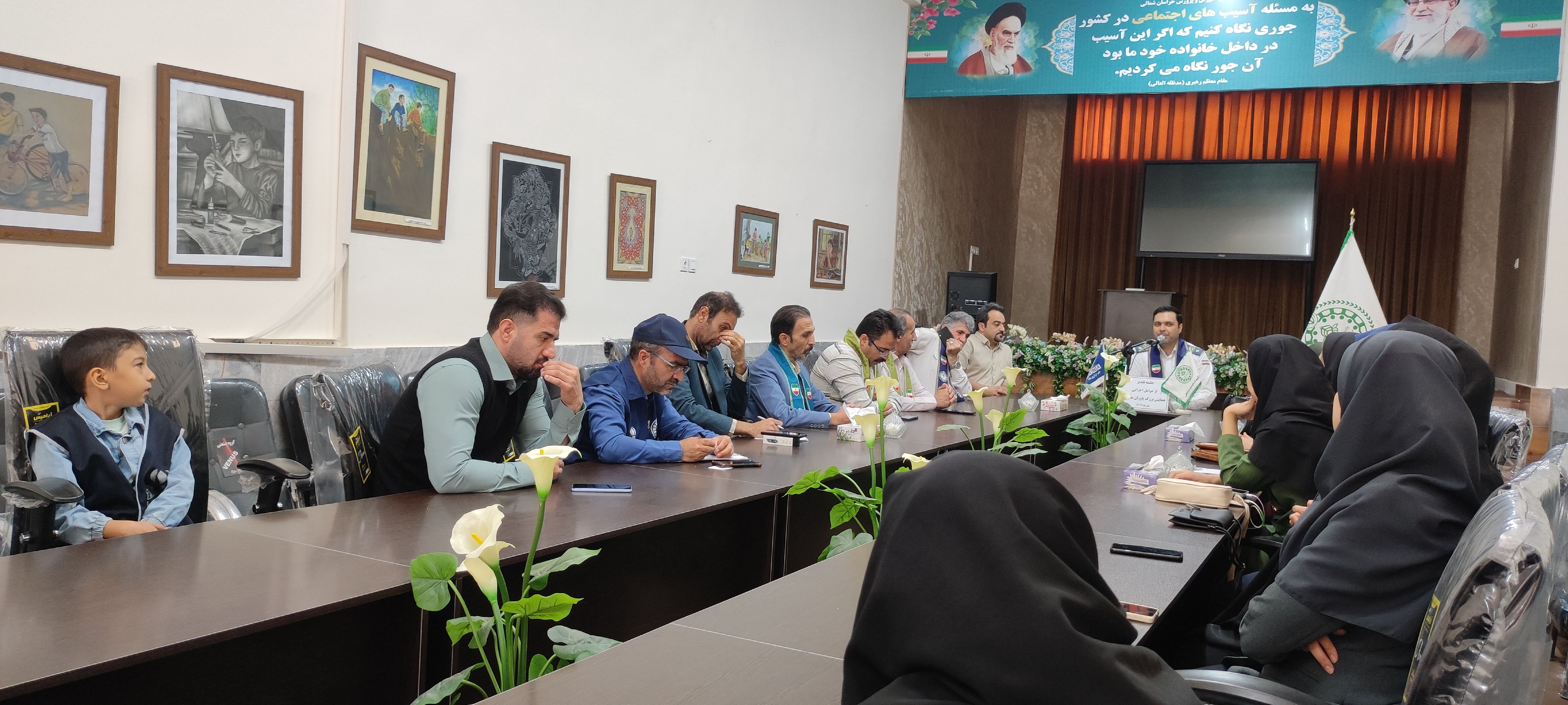جلسه تقدیر از عوامل اجرایی همایش بزرگ یاوران مقاومت در کانون باهنر بجنورد