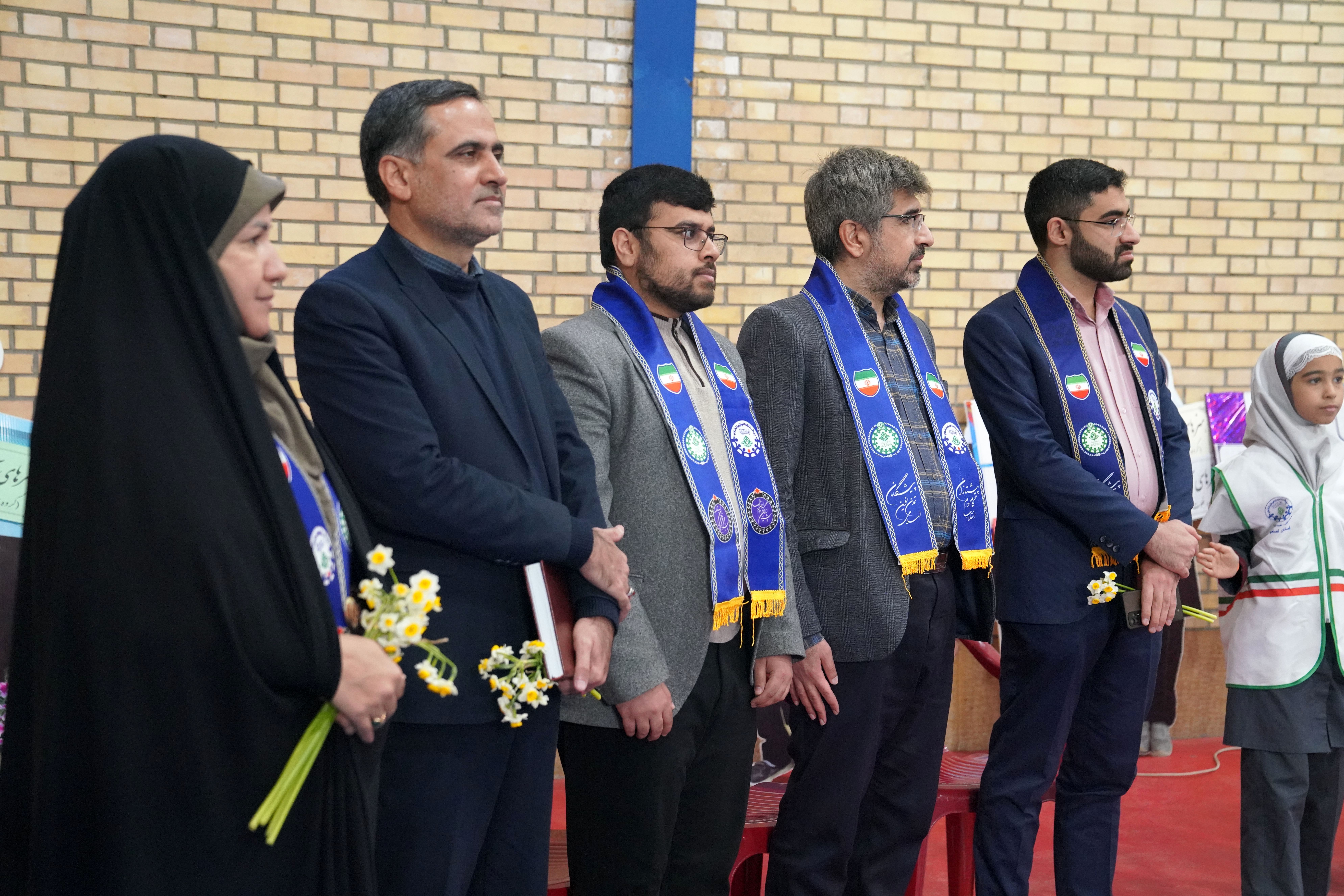 مانور یاوران انقلاب در دبستان دخترانه حاج حسن اصلانی ۲