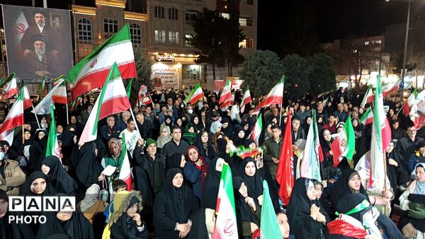 حماسه سازی مردم نیشابور در بیستمین شب از راهپیمایی های مردمی بلوار فضل 