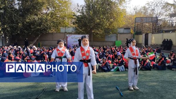 برگزاری همایش دانش‌آموزان پیشتاز منطقه ۱۰