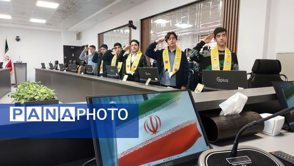 اولین نشست هیئت‌رئیسه و اعضای شورای دانش‌آموزی آموزش و پرورش ناحیه ۶  